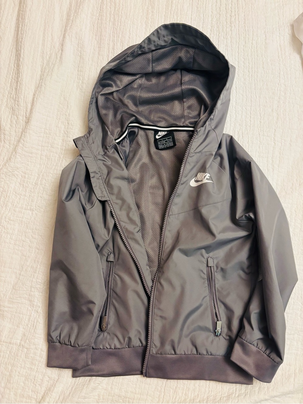 Nike Boys Size 6 Gray Lightweight Hooded Jacket NWOT